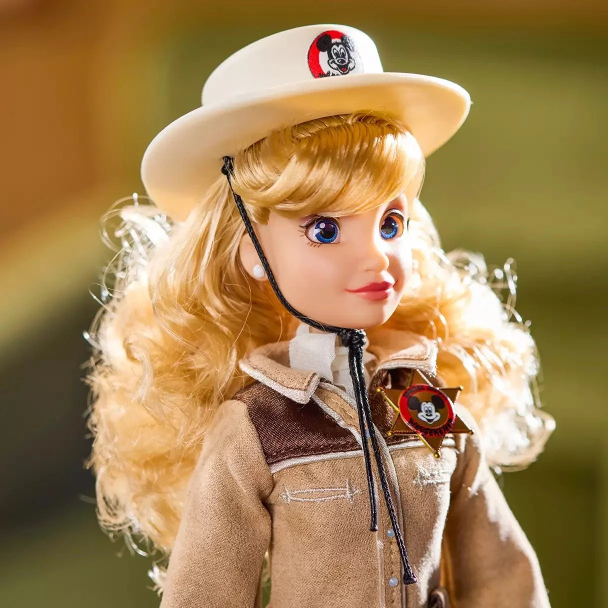 New Mouseketeer Limited Edition Doll on Disney Store — EXTRA MAGIC